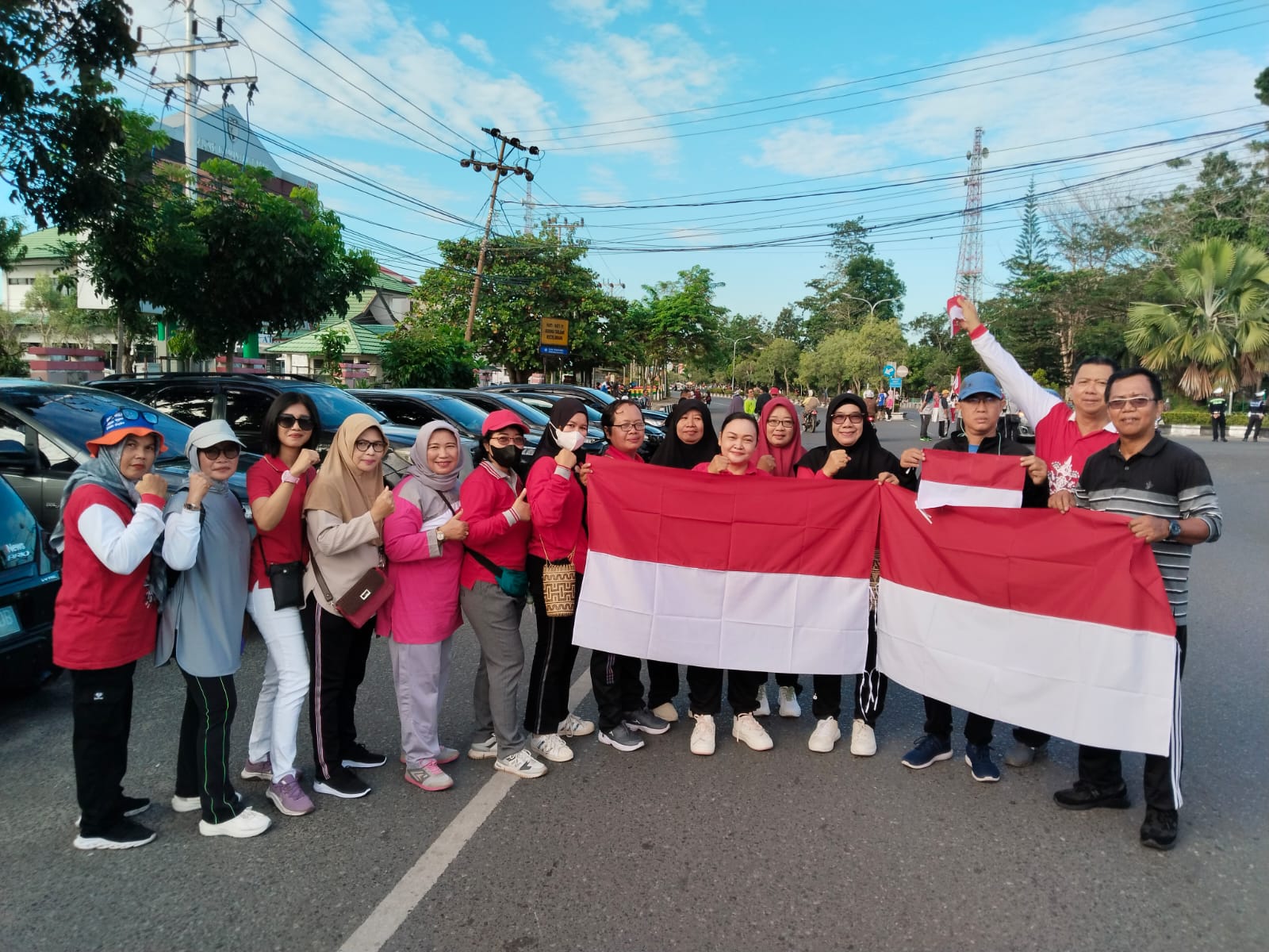 Dinas Pertanian Kabupaten Kapuas Berpartisipasi dalam Gerakan Pembagian Bendera Merah Putih 2024